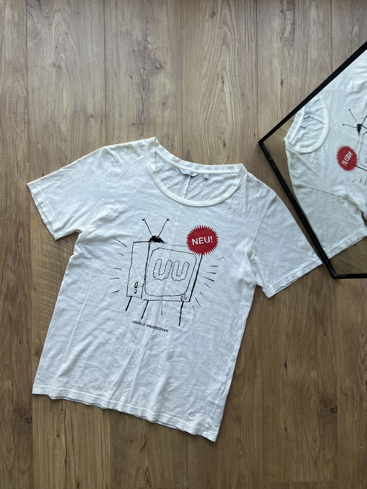 Undercover × Uniqlo UNDERCOVER X UNIQLO NEU TV Y2K TEE Size US L / EU 52-54 / 3 - 1 Thumbnail