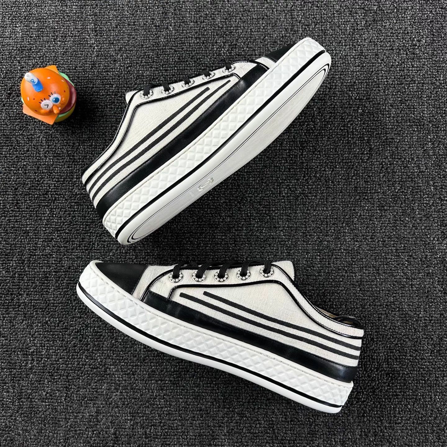 Chanel Chanel Double C Sneakers EUR 37 Size US 6 / IT 36 - 3 Thumbnail