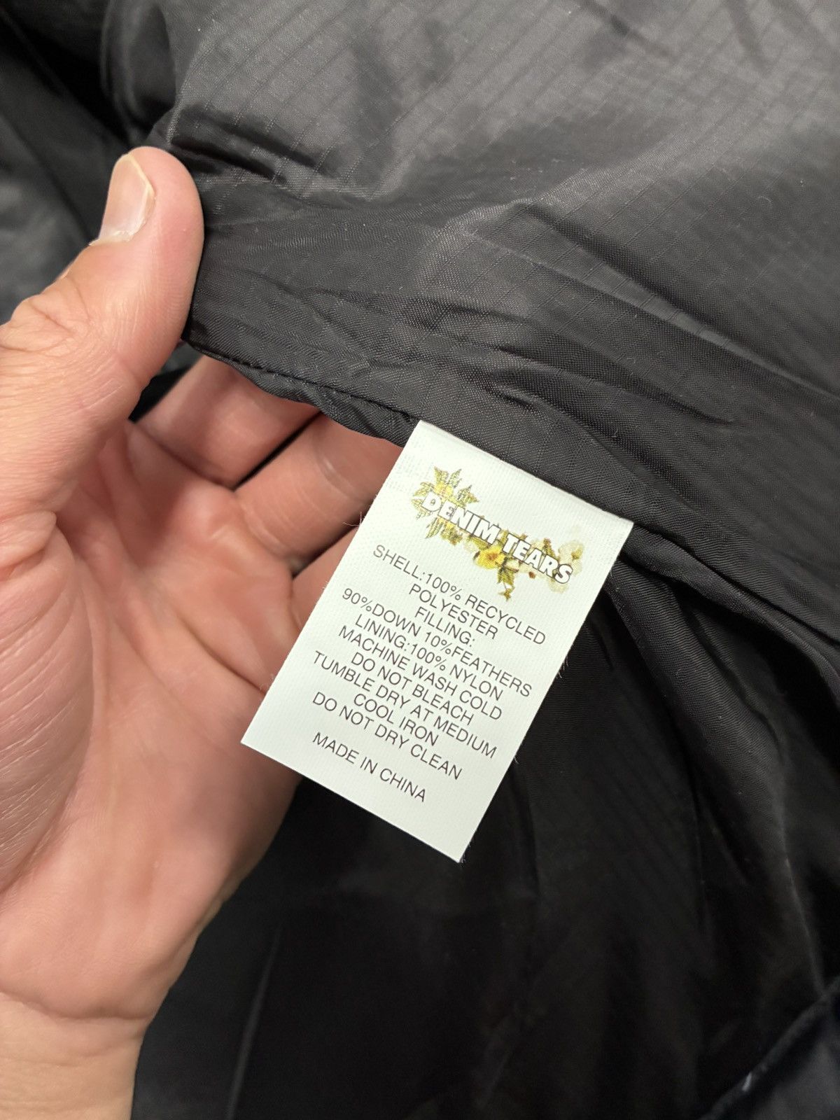 DENIM TEARS Denim tears cotton wreath puffer jacket black sz MEDIUM NEW Size US M / EU 48-50 / 2 - 7 Thumbnail