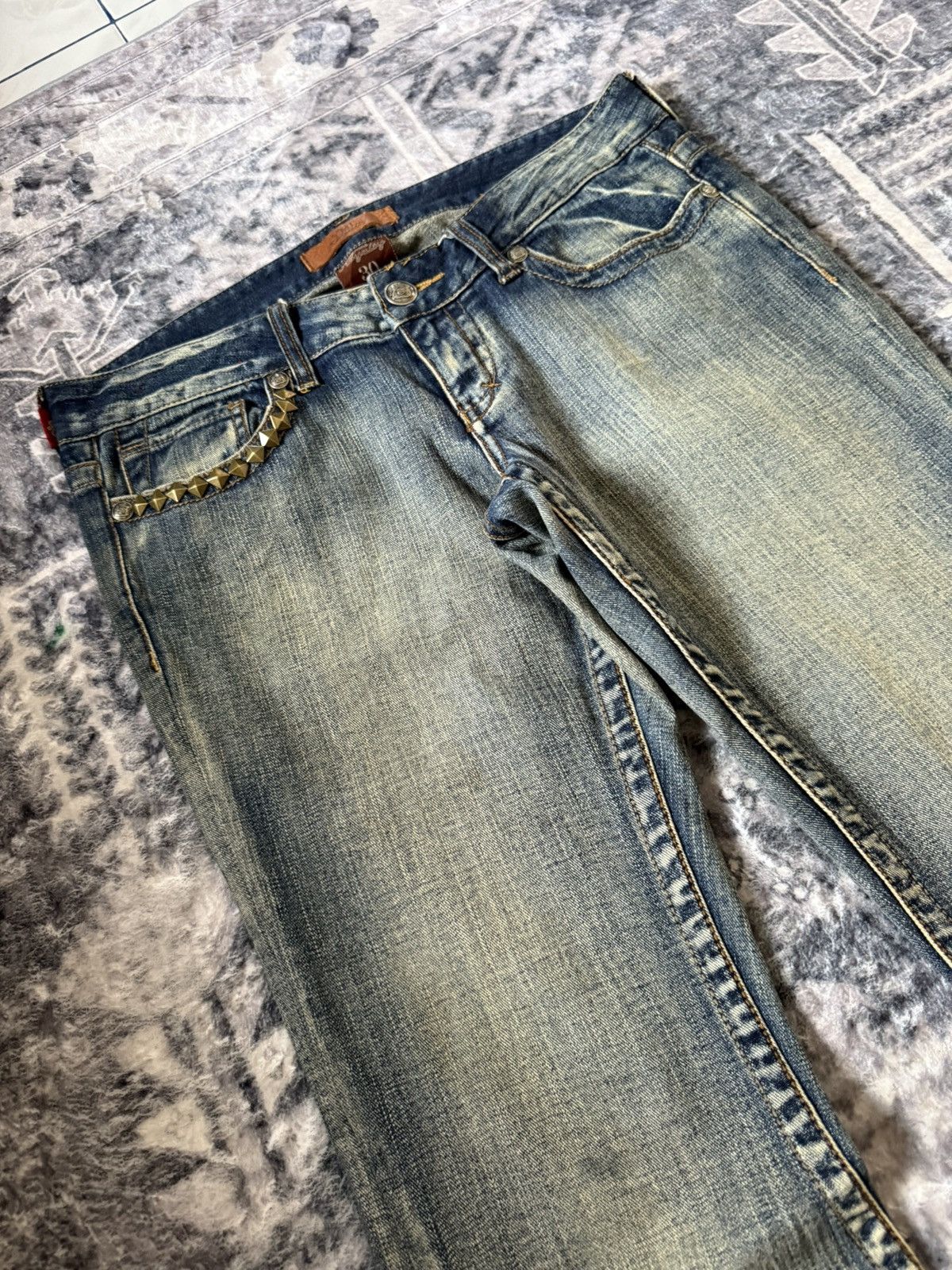 If Six Was Nine YMI Mud Wash Spiral Paneled Studded Flared Jeans Size US 32 / EU 48 - 4 Thumbnail