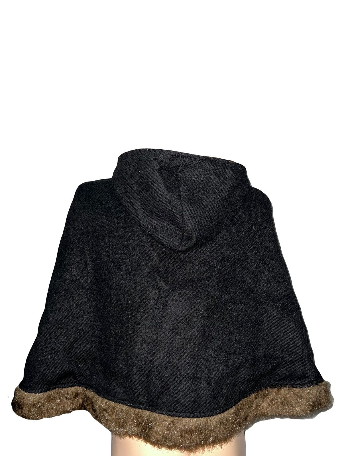 Japanese Brand Winter cape with fur hem 🖤🧛🏻‍♀️ Size S / US 4 / IT 40 - 4 Thumbnail