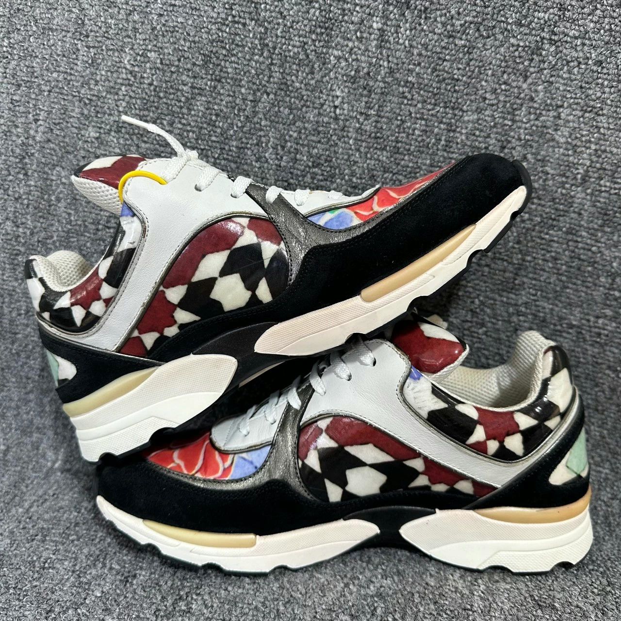 Chanel Chanel graffiti sneakers Size US 8 / IT 38 - 5 Thumbnail
