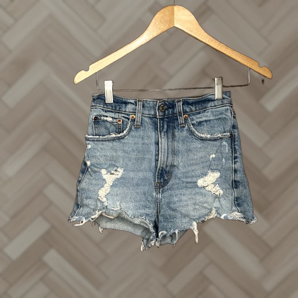 Abercrombie & Fitch Abercrombie & Fitch Shorts Womens 0/25 High Rise Mom Short Distressed Denim Size 25" / US 0 / IT 36 - 1 Thumbnail