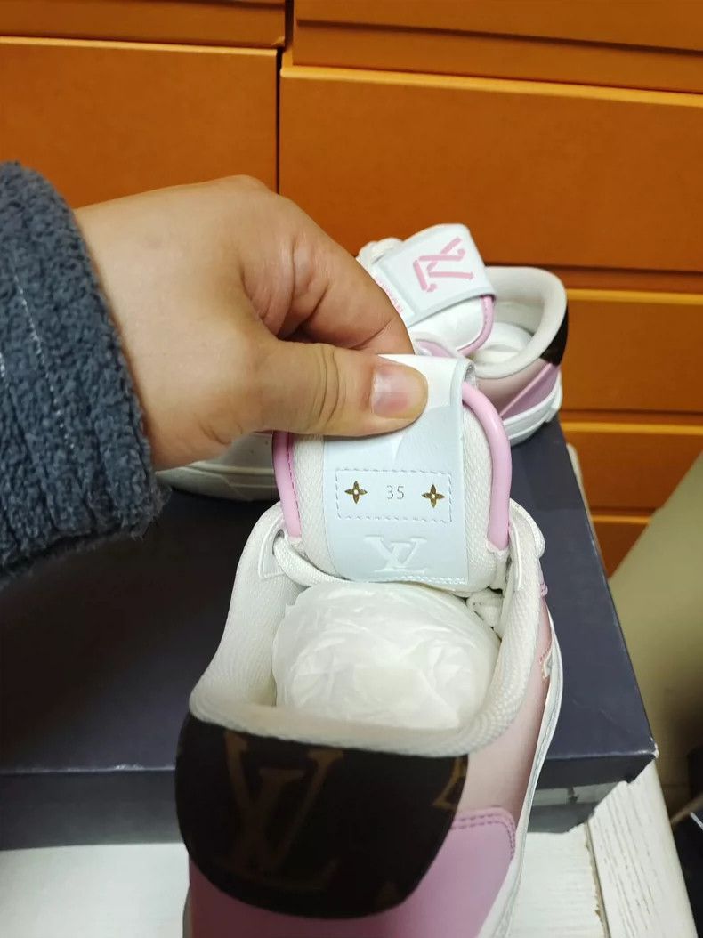 Louis Vuitton Louis Vuitton Louis Vuitton Low Top LaceUp Women's Shoes-2 Size US 5 / IT 35 - 7 Thumbnail