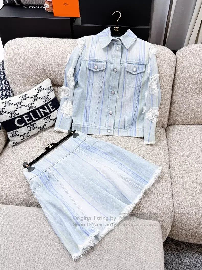 Chanel Chanel Blue vertical striped camellia denim jacket Size XS / US 0-2 / IT 36-38 - 1 Thumbnail