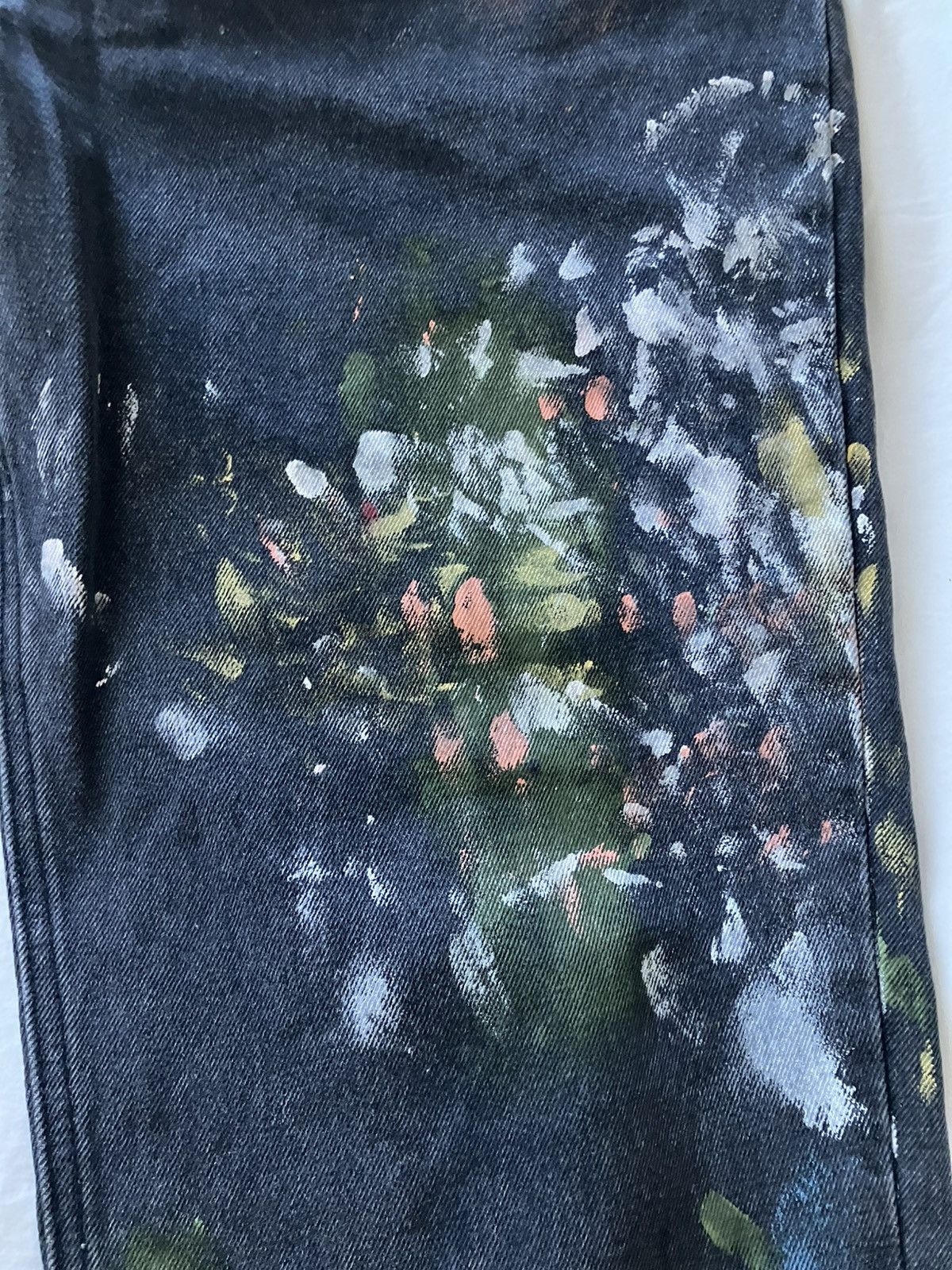 Advisory Board Crystals × Guess Paint Splatter grey wash denim Size US 33 - 7 Thumbnail