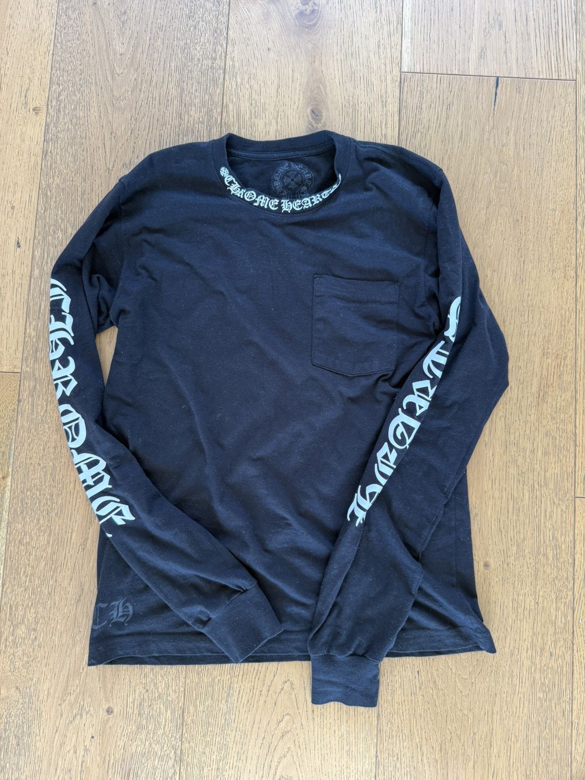 Chrome Hearts SCRIPT COLLAR LOGO LONG SLEEVE Size US M / EU 48-50 / 2 - 4 Thumbnail