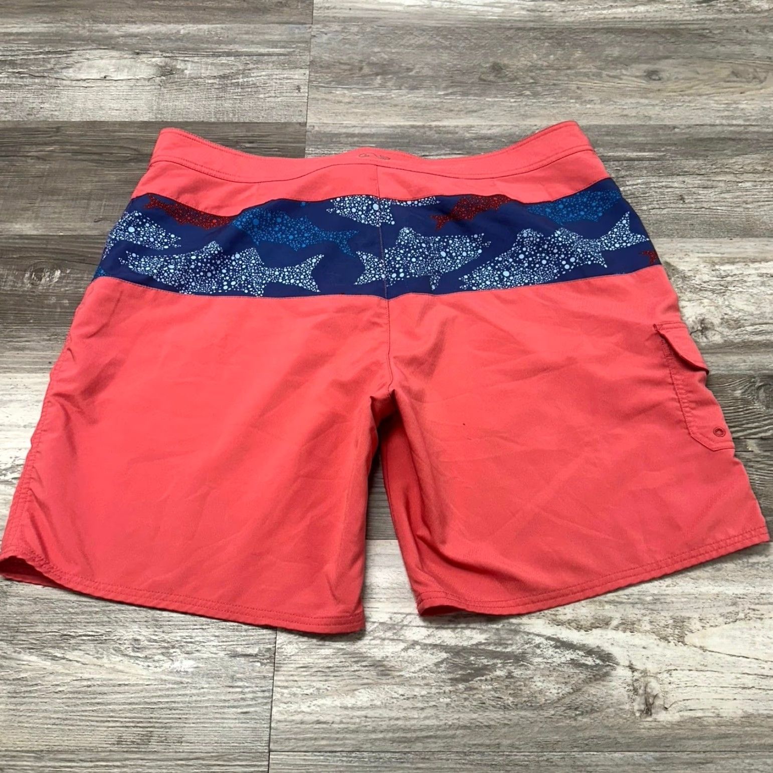 Vineyard Vines Vineyard Vines Sharks Coral Pink Blue Mens 40 Diamond Textured Swim Board Shorts Size US 40 / EU 56 - 3 Thumbnail