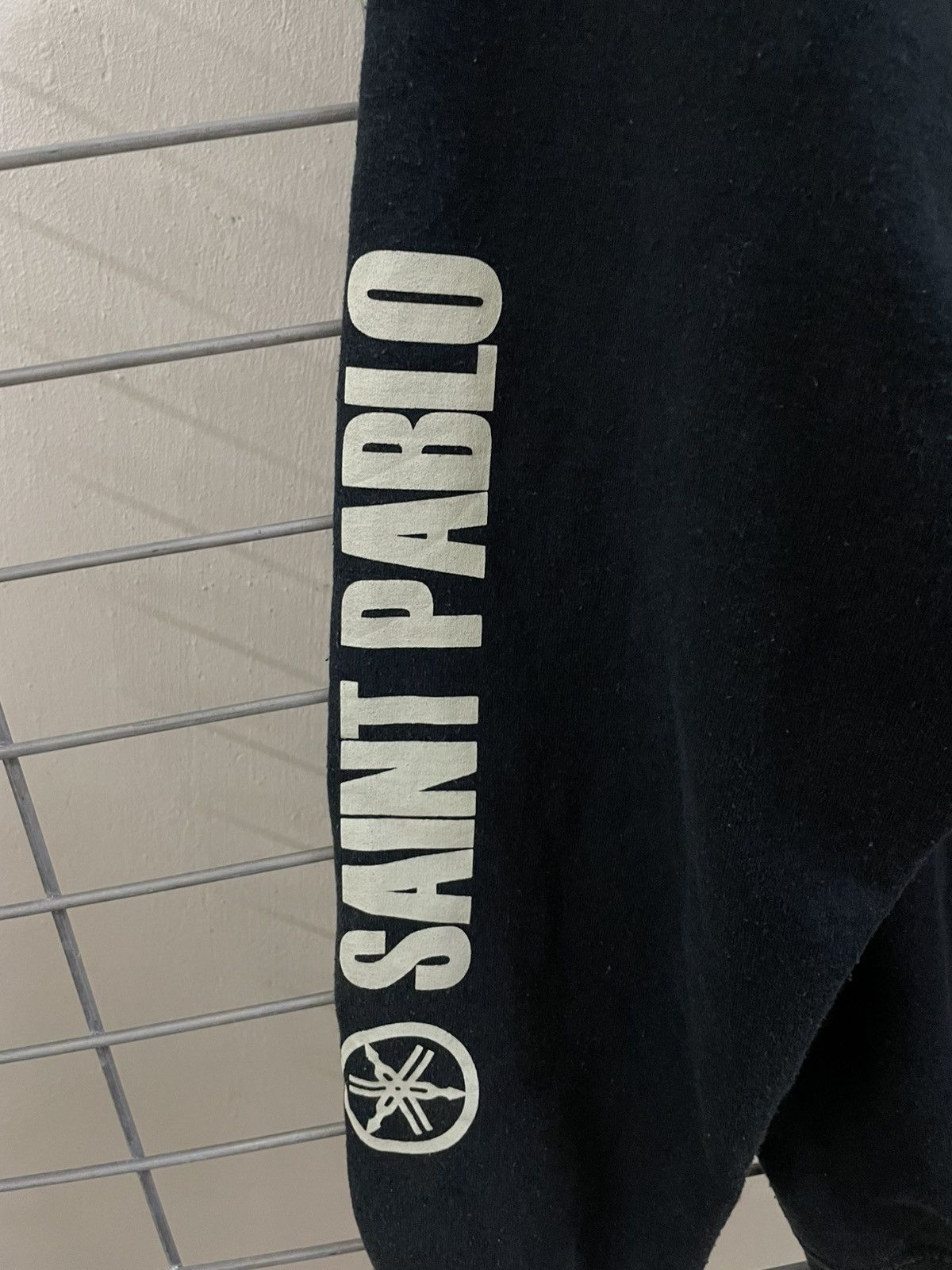 Kanye West × Vintage × Yeezy Rare Beautifule Vintage Kanye West Saint Pablo Tour Hoodie Size US L / EU 52-54 / 3 - 6 Thumbnail