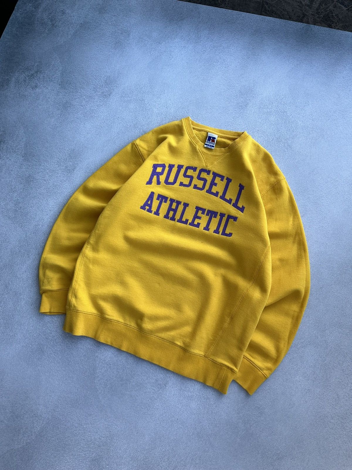 Russell Athletic × Vintage Vintage Russell Athletic Yellow Boxy Sweatshirt Size US L / EU 52-54 / 3 - 4 Thumbnail