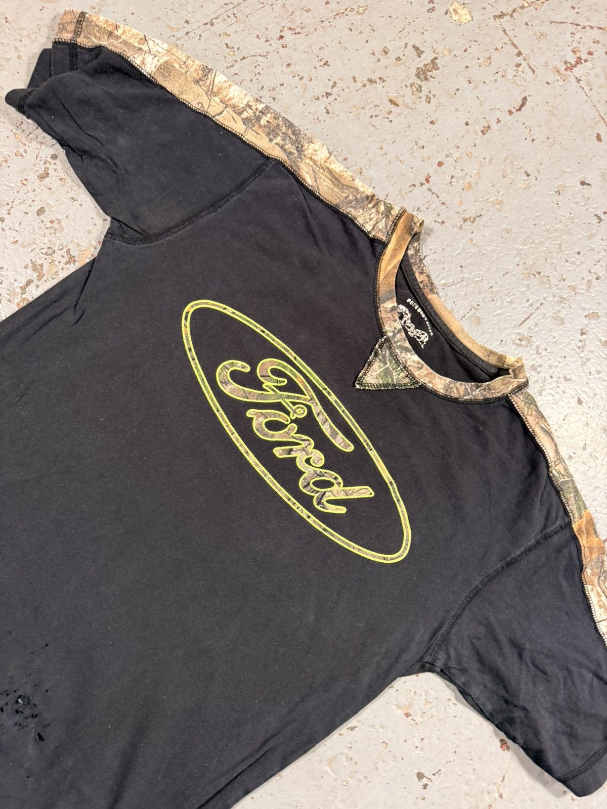 Ford Insane Vintage Realtree Ford 70s Style Tee Size US M / EU 48-50 / 2 - 4 Thumbnail