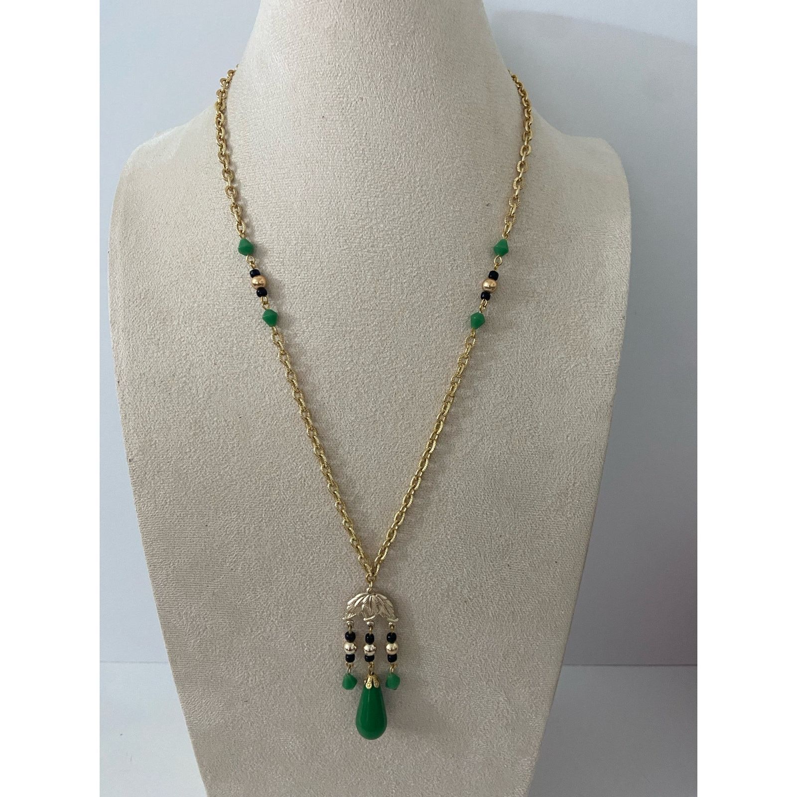Other Gold tone and green tribal pendant necklace Size ONE SIZE - 1 Thumbnail