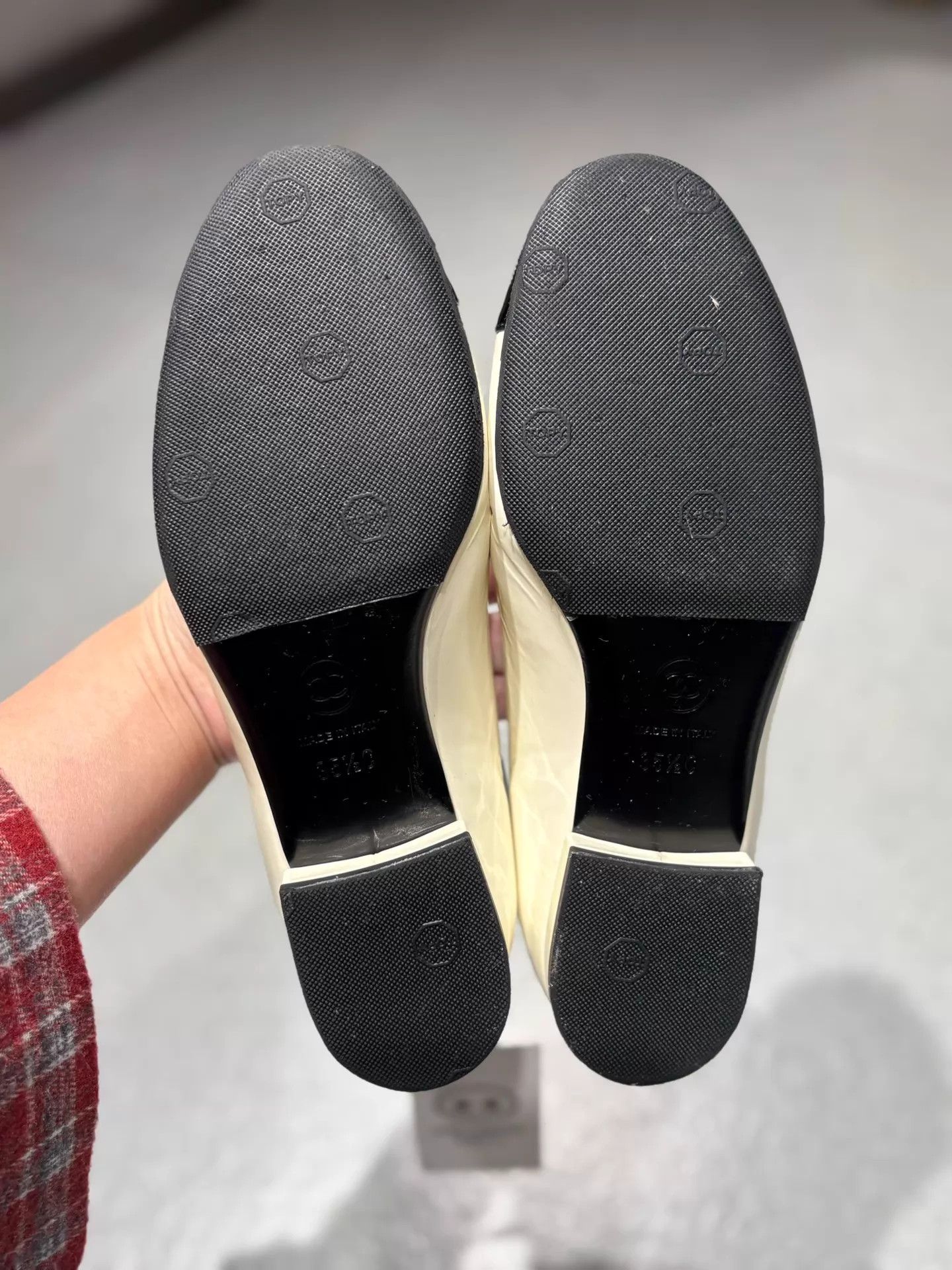 Chanel Chanel 24 Patent Leather Pearl-Button Mary Janes 98N 35.5EU Size US 4.5 / IT 34.5 - 5 Thumbnail