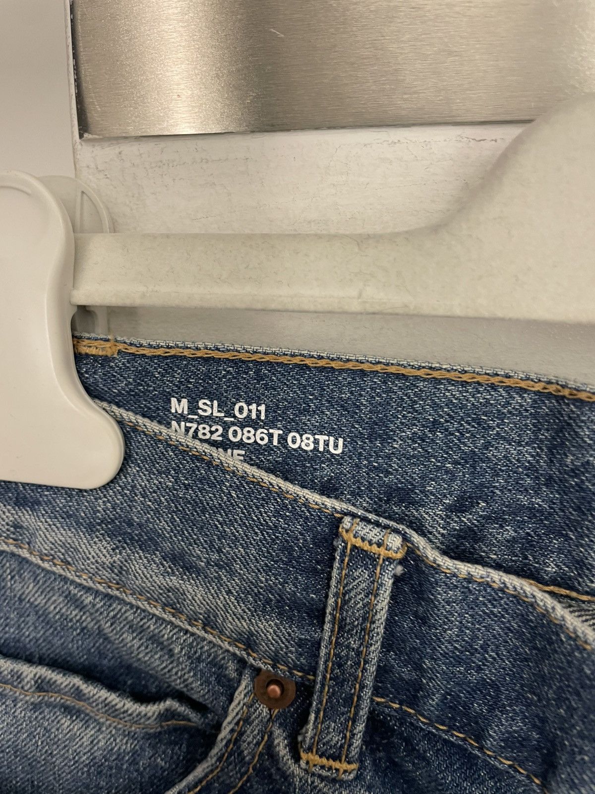 Celine Lou low-rise jeans in vintage union wash denim Size US 33 - 2 Thumbnail