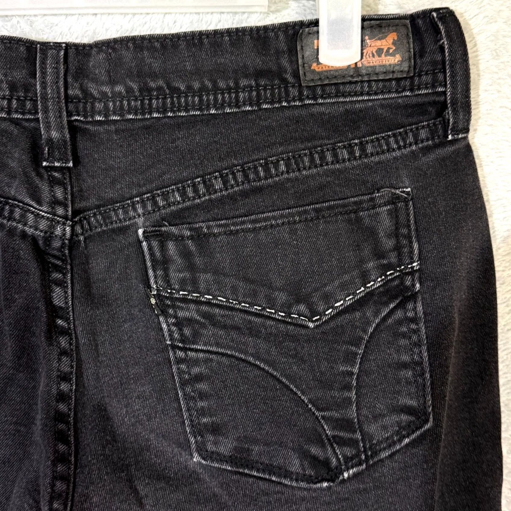 Levi's VINTAGE Levi’s 505 Women’s Jeans Black Denim Dark Wash Mid Rise Straight Leg Jeans Womens 18 Black Denim Dark Wash Mid Rise Straight Leg Size 40" / US 18 - 7 Thumbnail