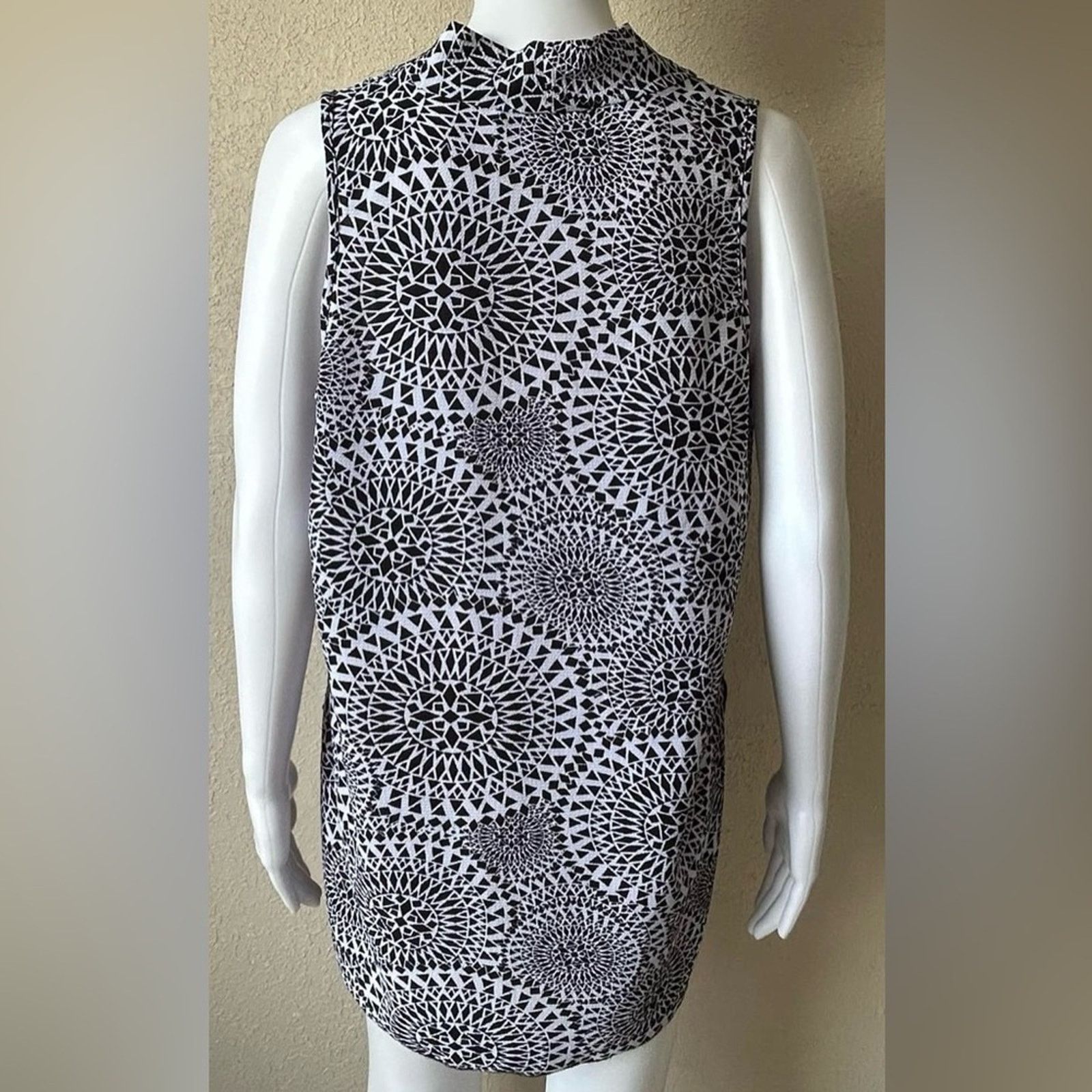 Other Grey & Gray | Geometric Pattern Sleeveless Top | Medium Size M / US 6-8 / IT 42-44 - 2 Thumbnail