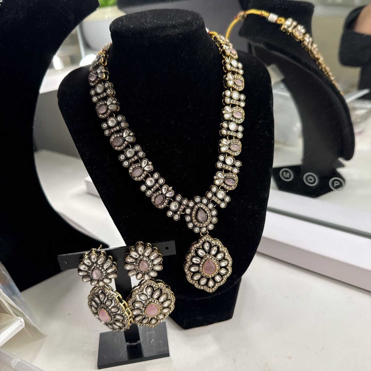 Other Indian kundan jewelry Size ONE SIZE - 1 Thumbnail