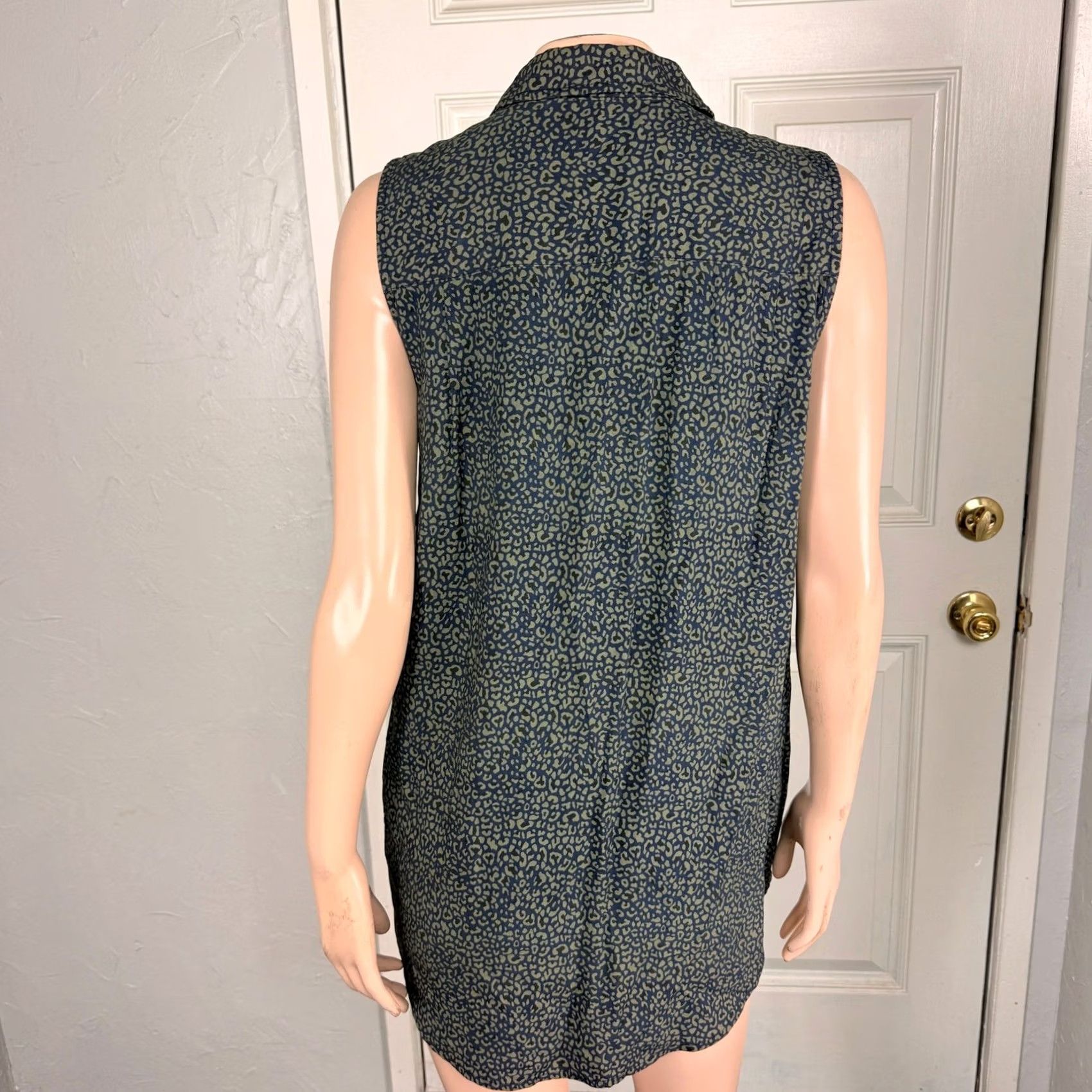 Wildfang Wildfang Women's Shirt S Animal Print Button Up Sleeveless Rayon II29 Blue Size S / US 4 / IT 40 - 4 Thumbnail