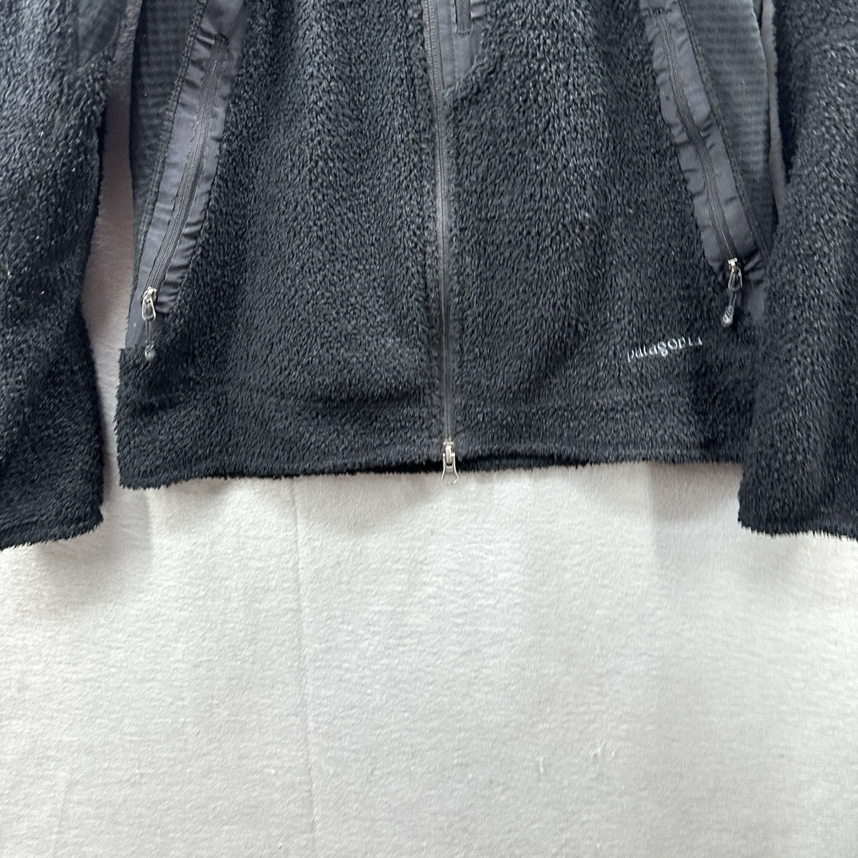 Patagonia Patagonia Jacket Womens S Black Fleece Full Zip R2 Regulator Classic Hipster Outdoor Vintage No Size S / US 4 / IT 40 - 2 Thumbnail