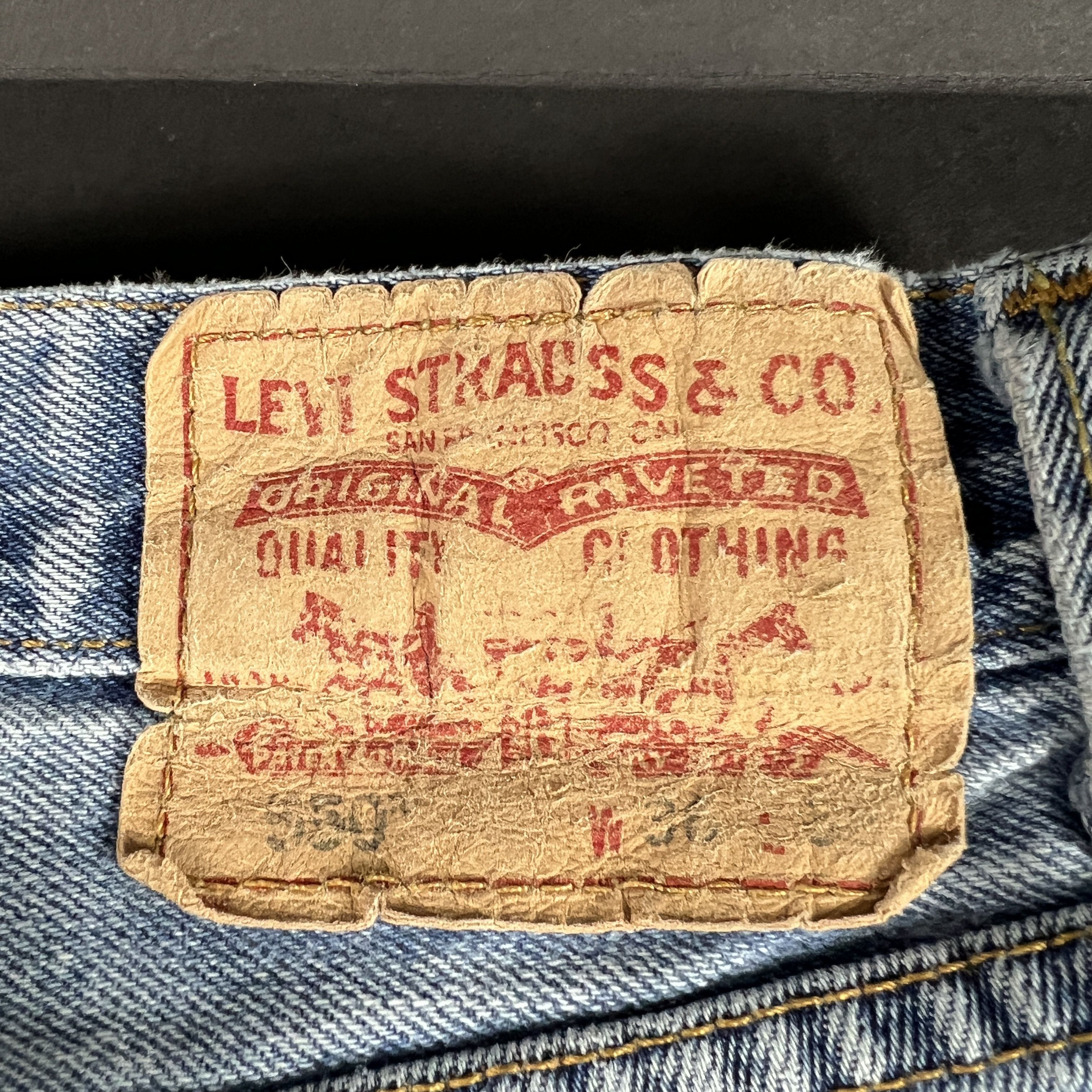 Y2K Levi's Jeans 550 Relaxed Blue Faded Thrashed Denim