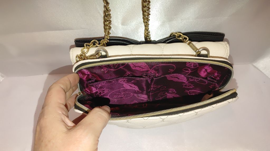 Betsey Johnson Betsey Johnson Convertible Crossbody/Clutch/Handbag Size ONE SIZE - 8 Thumbnail