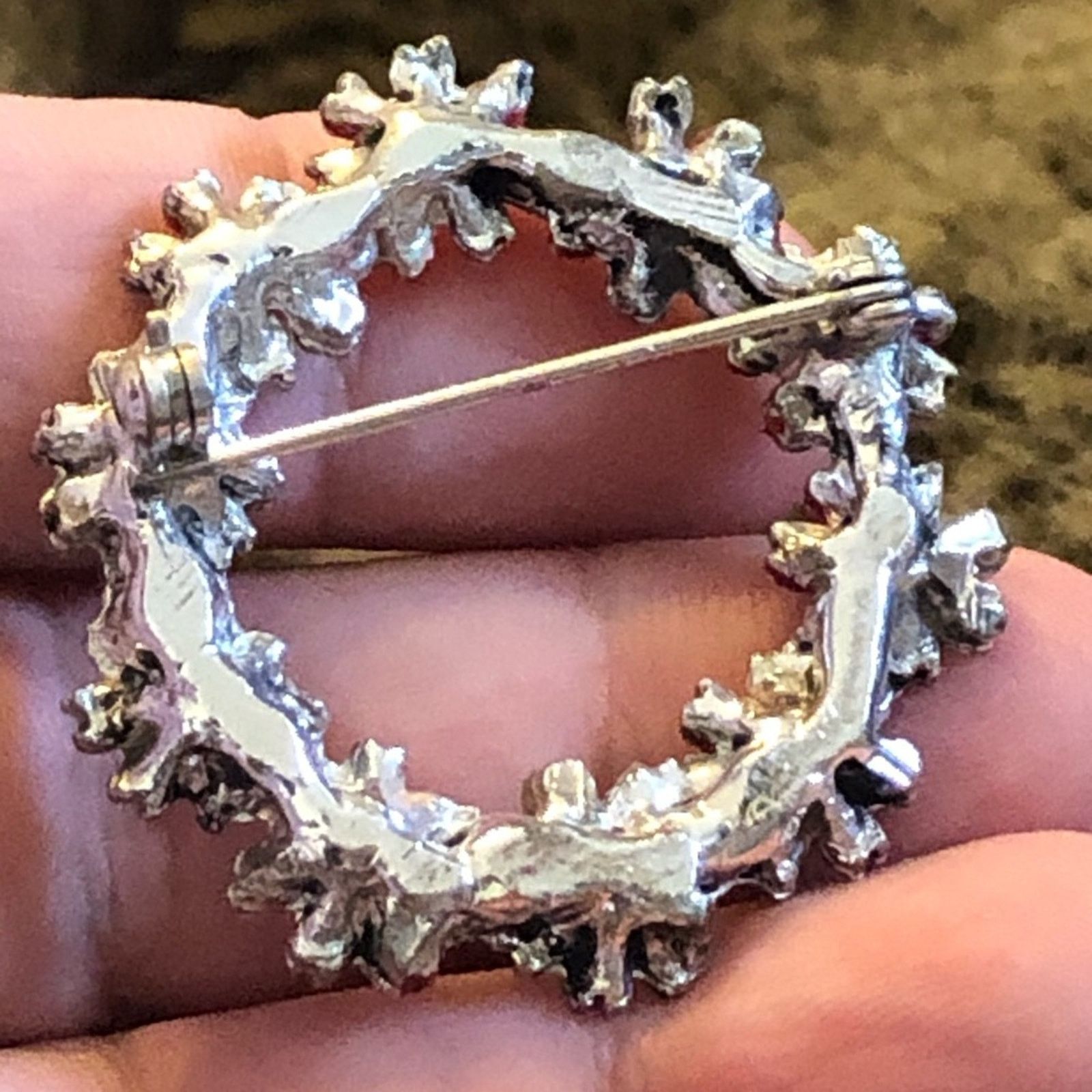 Vintage Vintage red painted floral wreath silver brooch Size ONE SIZE - 4 Thumbnail