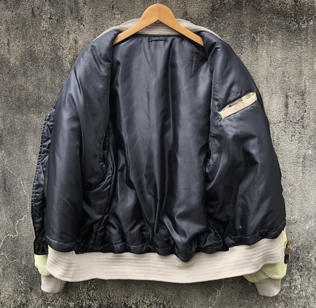 Vintage Vintage Sun Faded Ma-1 Bomber Jacket Size US XL / EU 56 / 4 - 3 Thumbnail