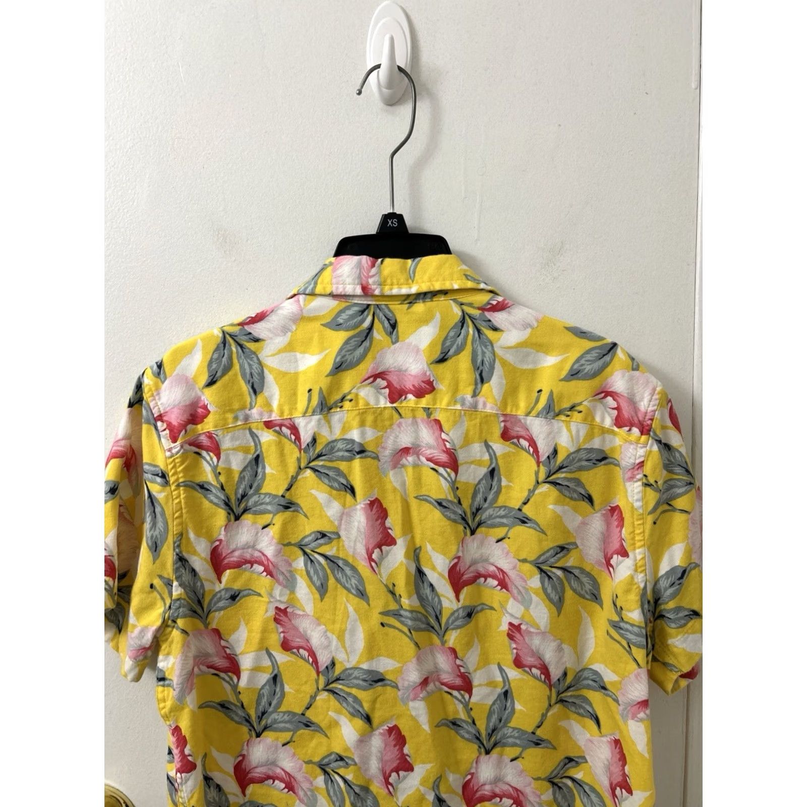 Abercrombie & Fitch Abercrombie & Fitch Shirt Mens Size Small Yellow Floral Print Short Sleeve Button Up Camp Collar Size US S / EU 44-46 / 1 - 7 Thumbnail