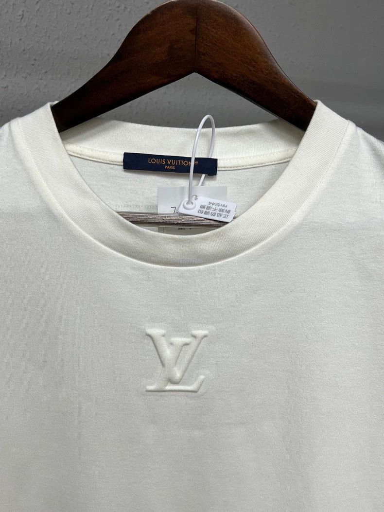 Louis Vuitton Louis Vuitton White embossed logo short sleeve Size US XL / EU 56 / 4 - 3 Thumbnail
