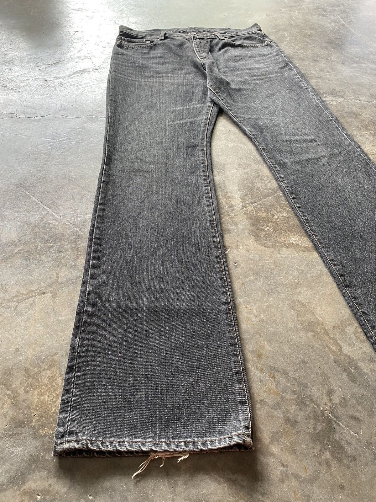 Japanese Brand × Uniqlo × Vintage Flare Jeans Japan Vintage Uniqlo Fade Black #32 Size US 33 - 1 Thumbnail