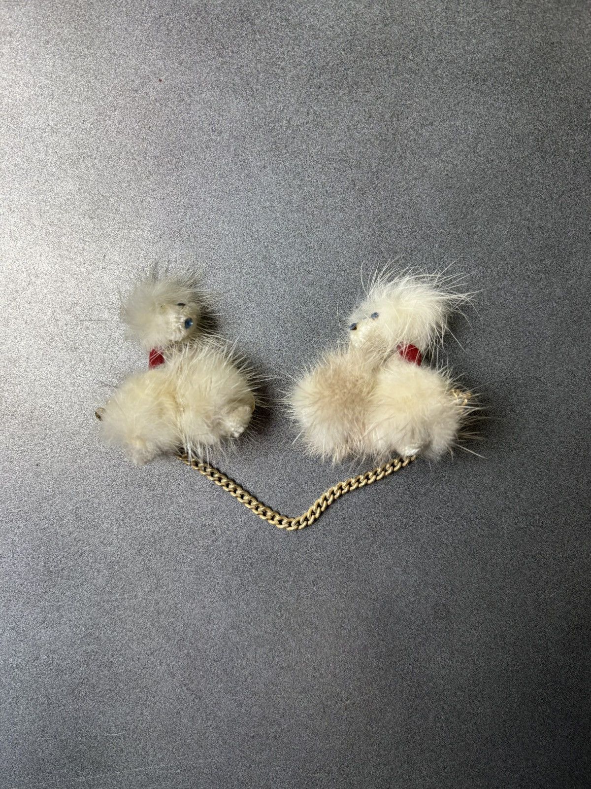 The Tie Bar × Vintage 1950s Mink Fur Sweater Guard Vintage Fur Collar Clip Gold Size ONE SIZE - 1 Thumbnail