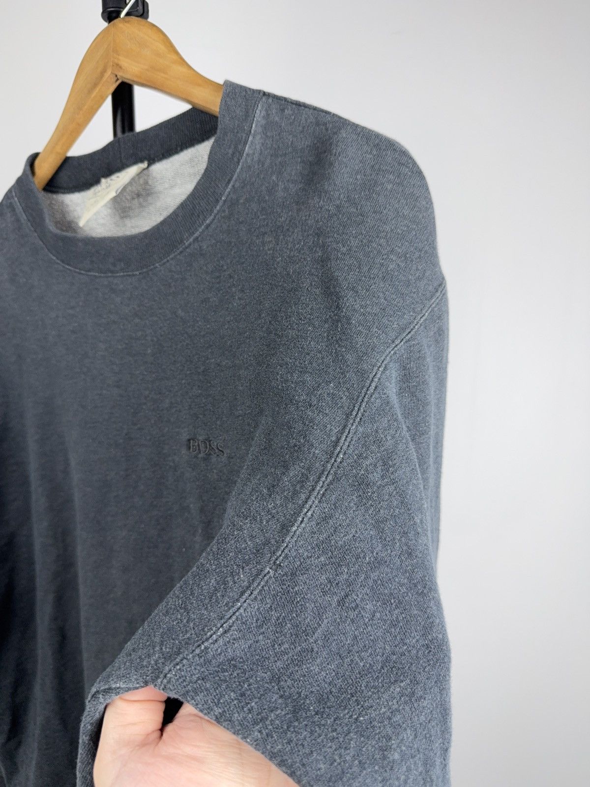 Hugo Boss 00s Hugo Boss Distressed Crewneck Sweatshirt Minimal Logo L Size US L / EU 52-54 / 3 - 7 Thumbnail