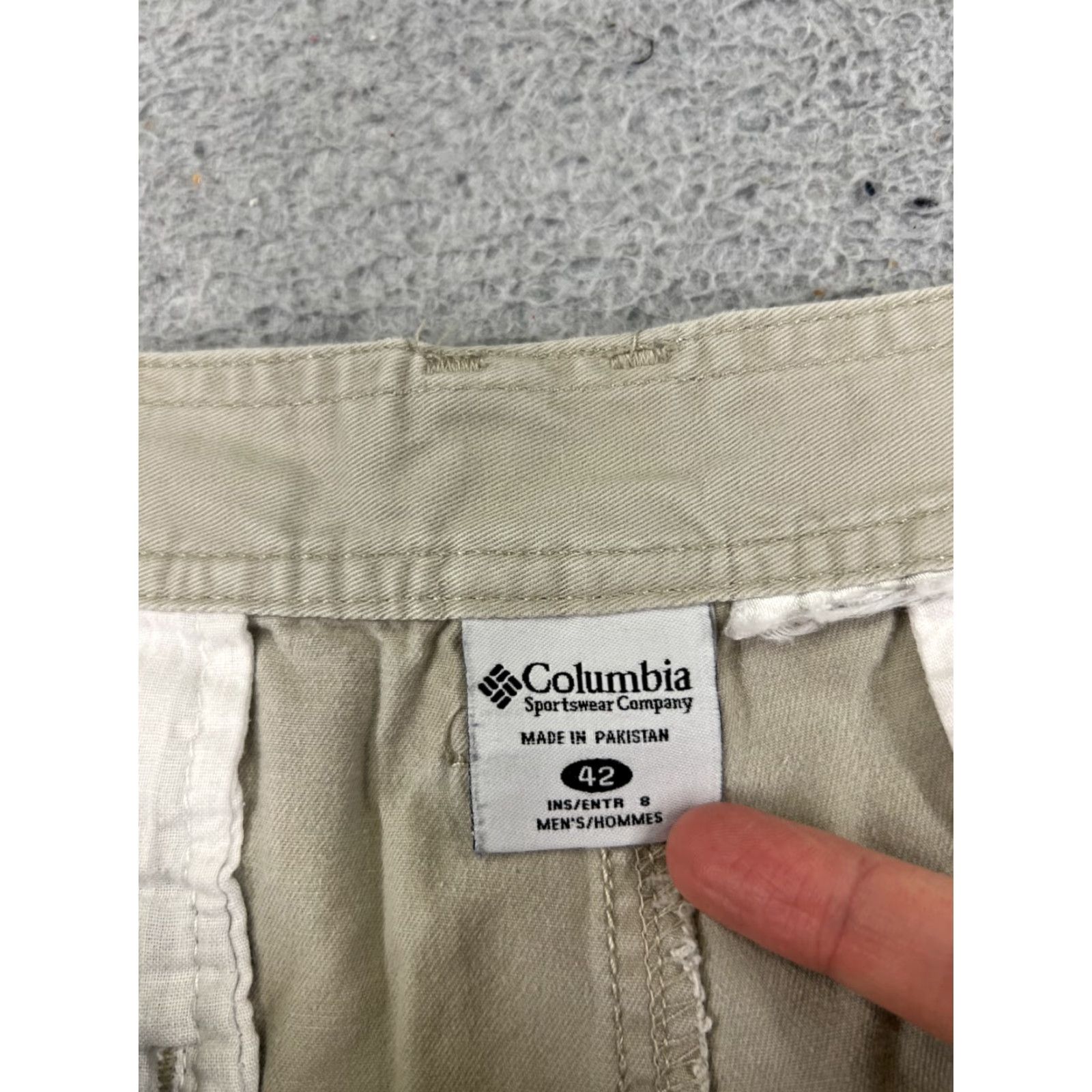 Vintage Columbia Men Cargo Shorts 40 Beige Cotton Twill Hiking Camping Fishing 40x7 Cargo Pocket Belted Regular Inseam 7 in Beige Mens Shorts Size US 40 / EU 56 - 3 Thumbnail