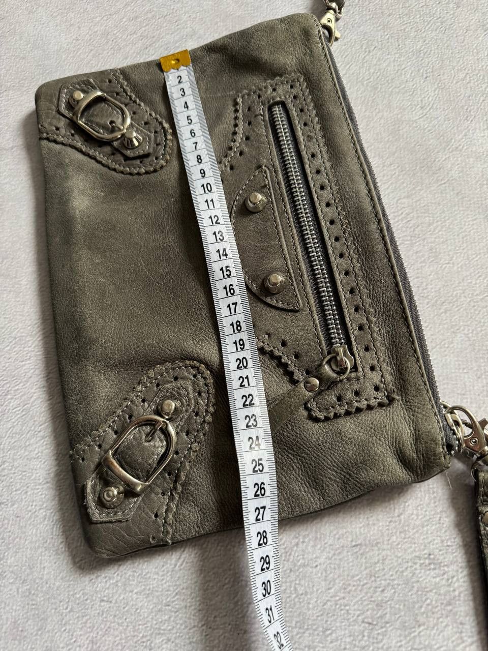 Vintage Vintage Distressed Leather Crossbody Bag Y2K Style Size ONE SIZE - 9 Thumbnail