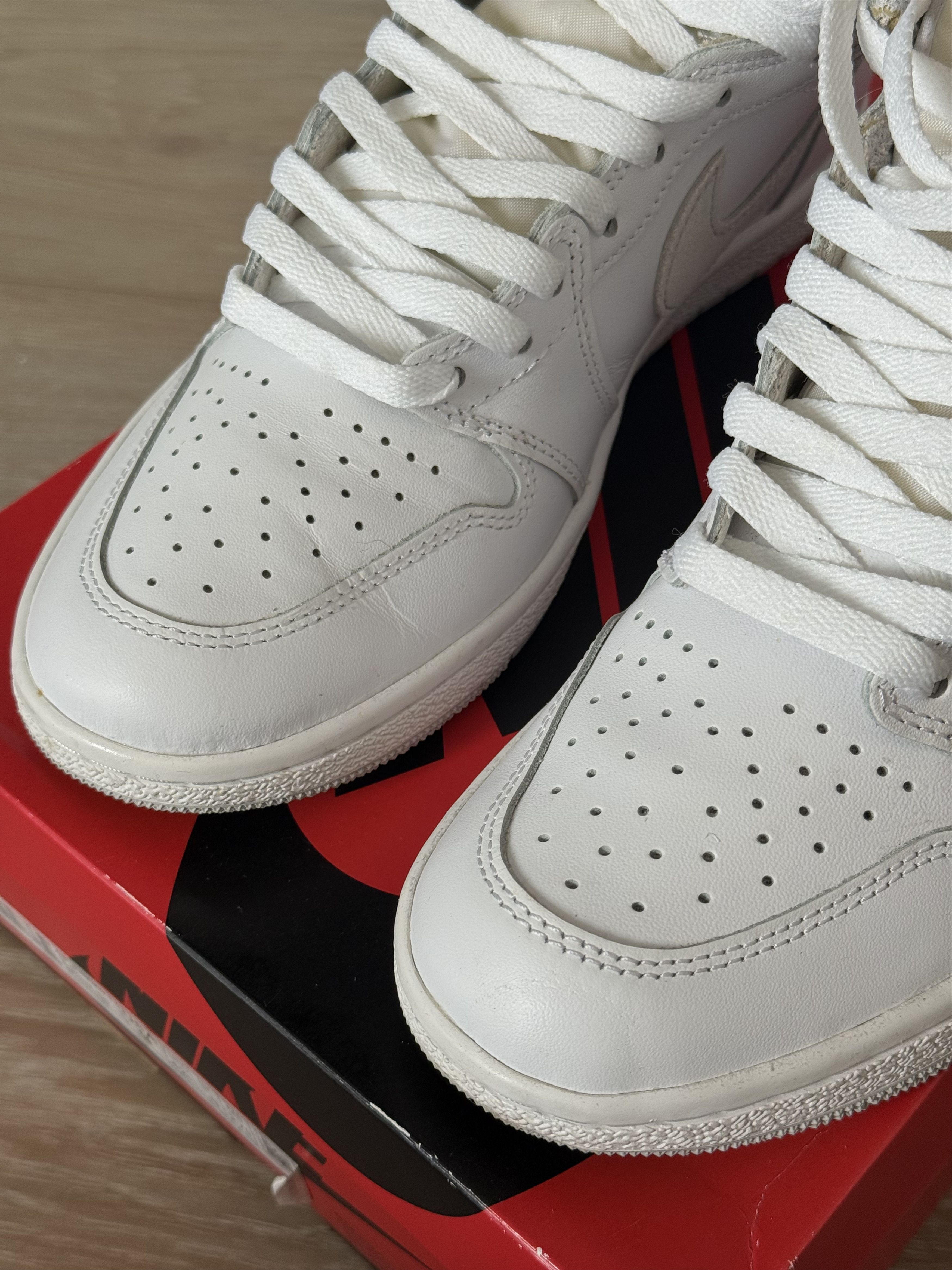 Jordan Brand Air Jordan 1 "White" Size US 9 / EU 42 - 4 Thumbnail