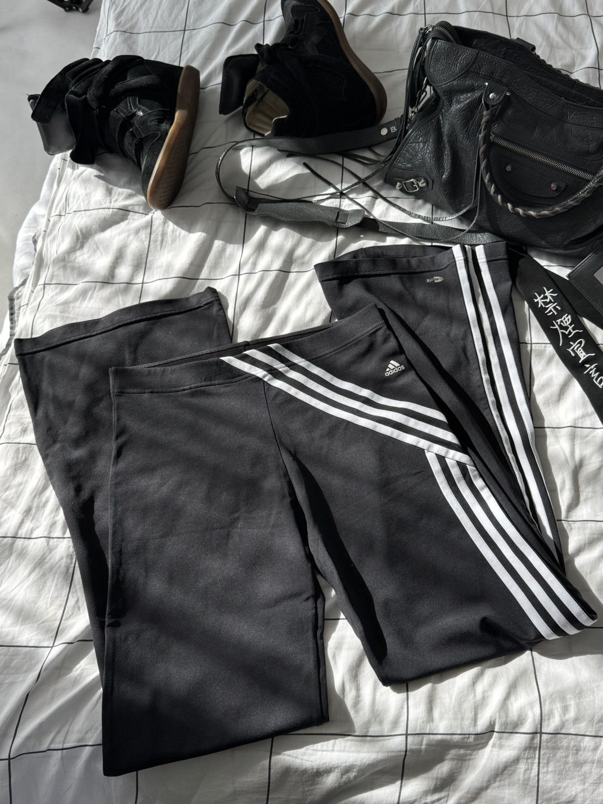 Adidas Very Rare Adidas 3 Stripe Sexy Yoga Low Waisted Flared Size 28" / US 6 / IT 42 - 5 Thumbnail