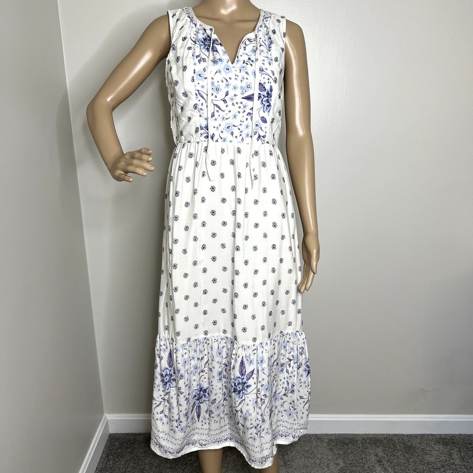 Old Navy Old Navy White Floral Fit and Flare Midi Dress Size S / US 4 / IT 40 - 1 Thumbnail