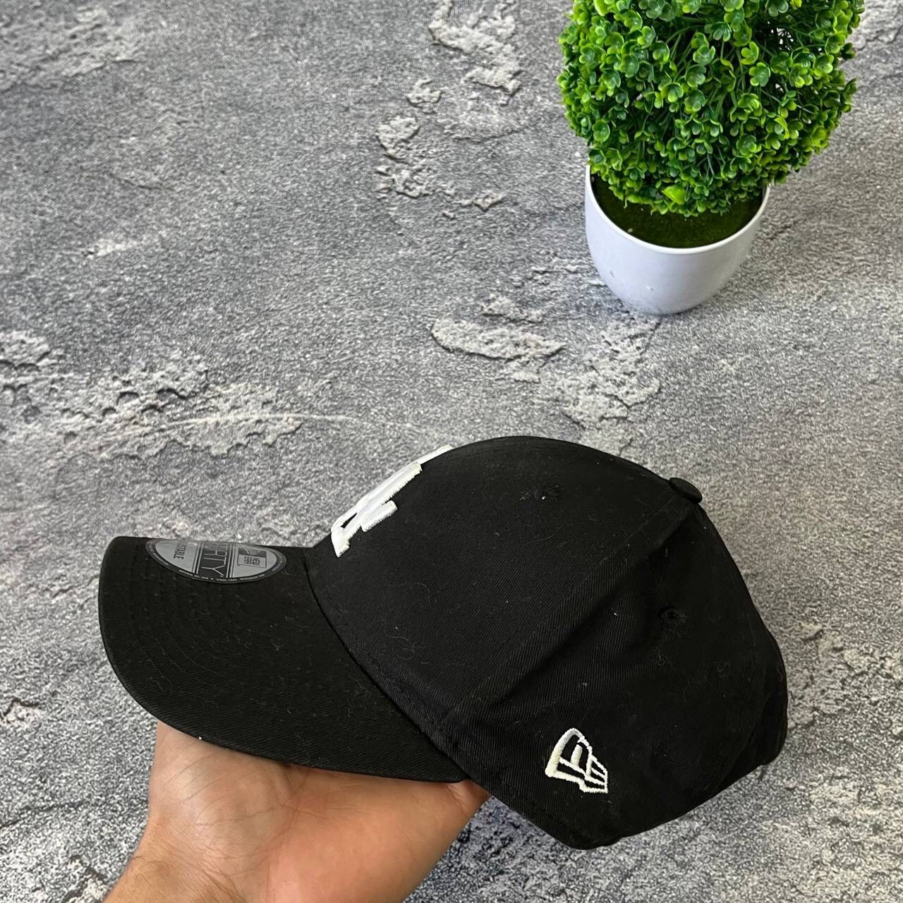 Vintage Vintage New Era NBA Los Angeles Black Big Logo 9Forty HAT Size ONE SIZE - 6 Thumbnail