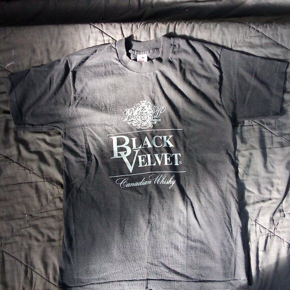 Vintage Vintage 90s Black Velvet Canadian Whiskey T-Shirt Size US XL / EU 56 / 4 - 2 Thumbnail