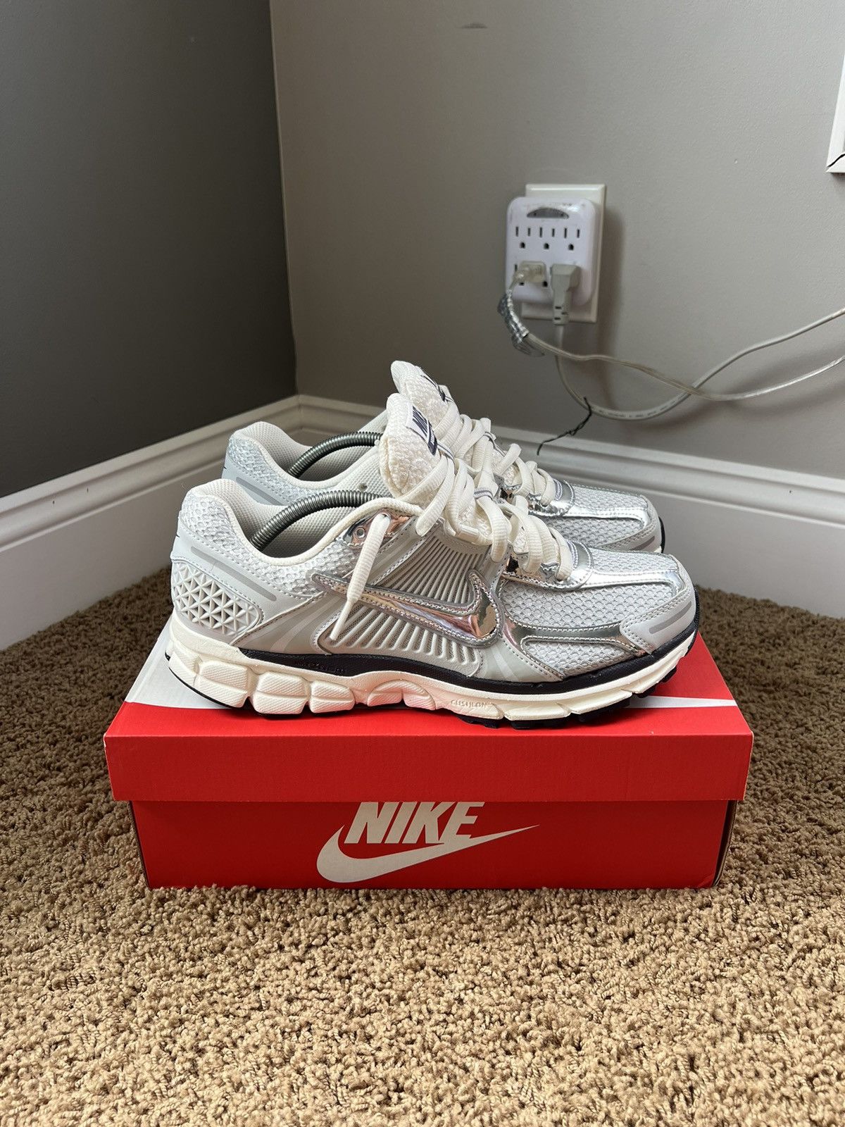Nike Nike Vomero 5 Metalic Silver (Chrome) Grailed