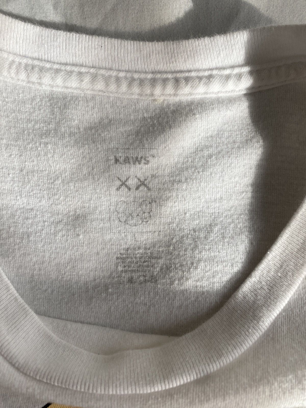 Kaws × Uniqlo Kaws New Fiction Tee Size US L / EU 52-54 / 3 - 3 Thumbnail
