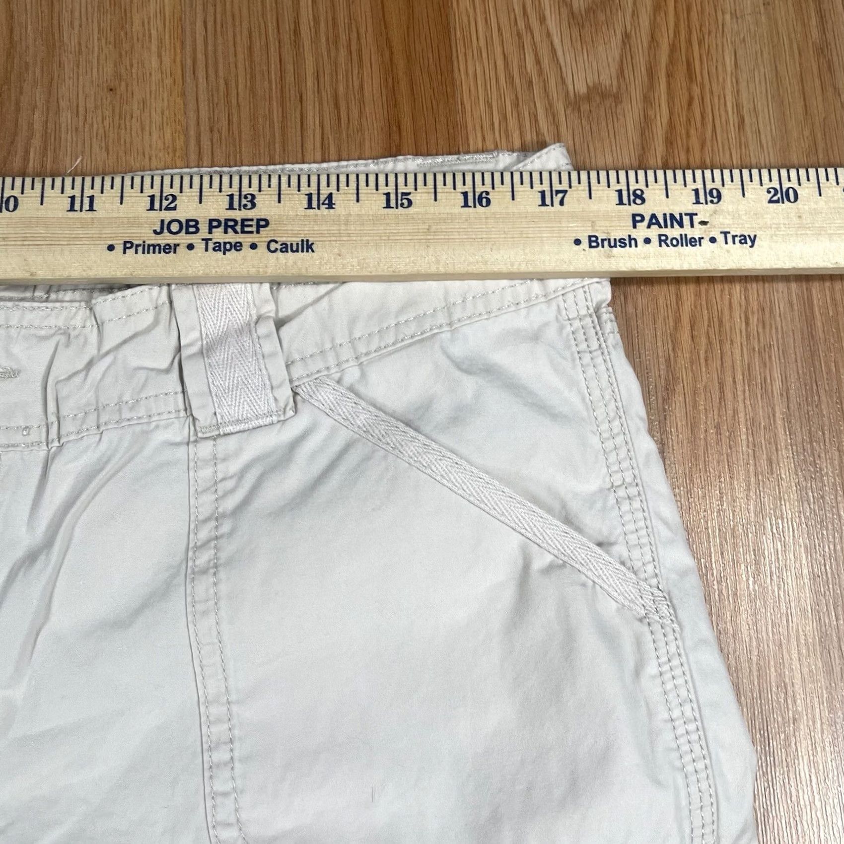 Vintage Cabela’s Casual Capri Womens Size 12 Chino Crop Pants Beige 100% Cotton (Regular) Mid Rise Belt Loops Inseam 17 in Cropped Leg Opening 9 in Size 34" / US 12 / IT 48 - 4 Thumbnail