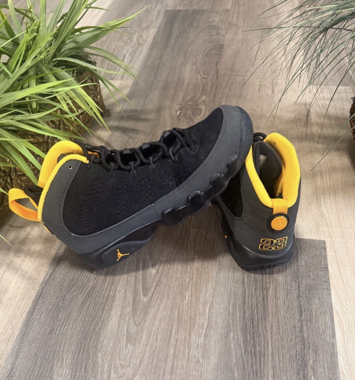 Jordan Brand Nike Air Jordan 9 Retro GS University Gold 302359-070 Youth Size US 7 / EU 40 - 2 Thumbnail