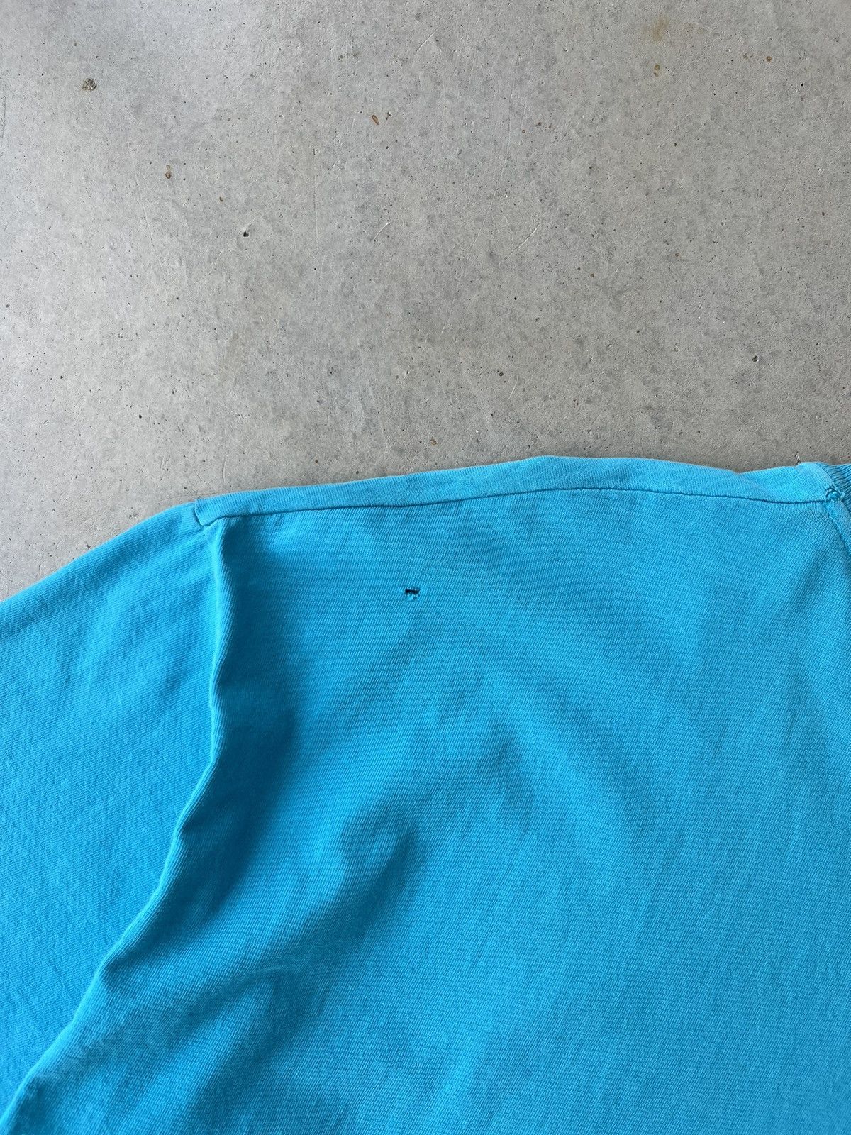 NBA Vintage 90’s Charlotte Hornets Flaming Breakthrough Tee Size US XL / EU 56 / 4 - 5 Thumbnail