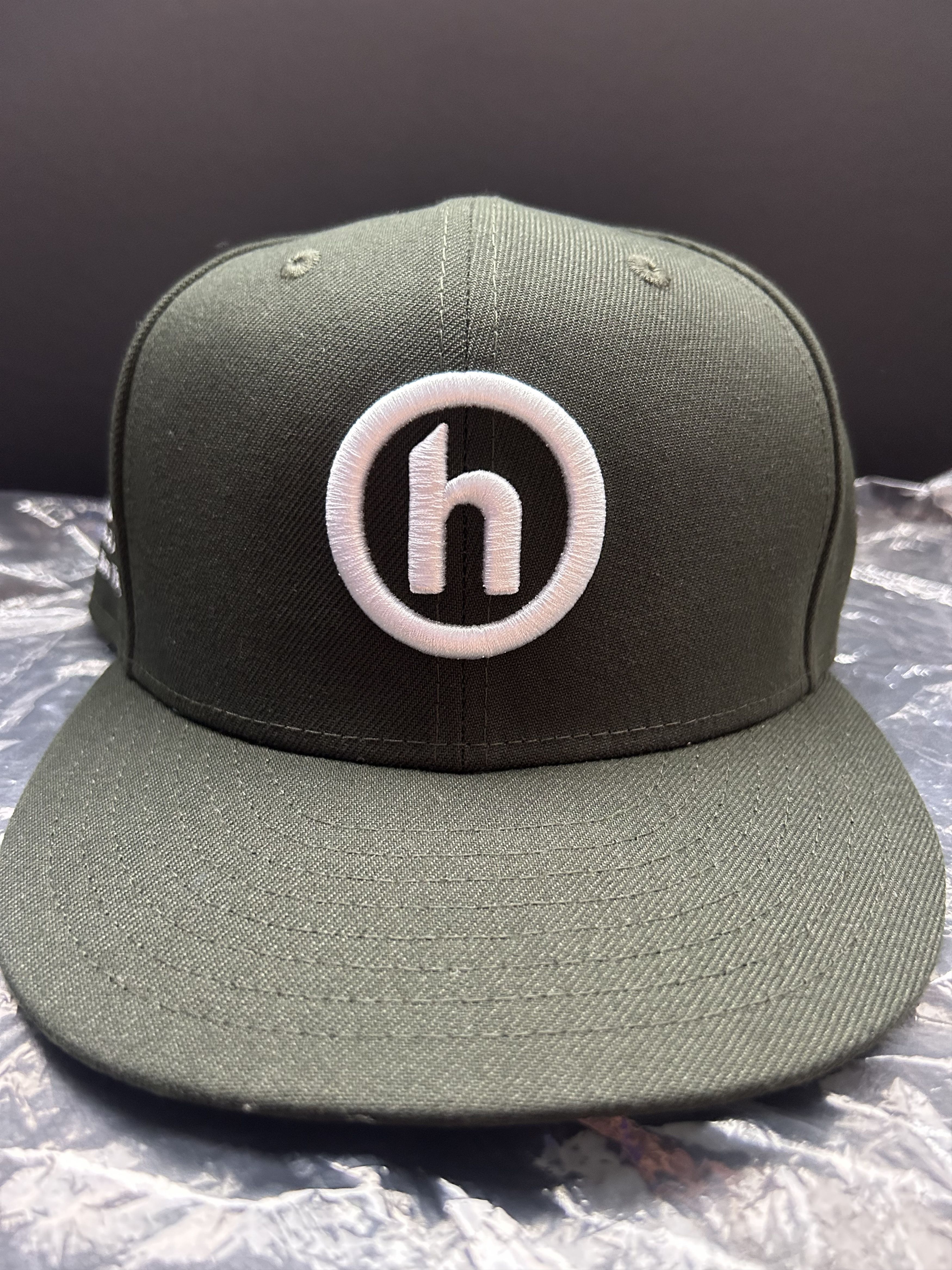 HIDDEN × New Era Hidden NY New Era 59FIFTY Olive Green Hat NWOT Size 7 Size ONE SIZE - 2 Thumbnail