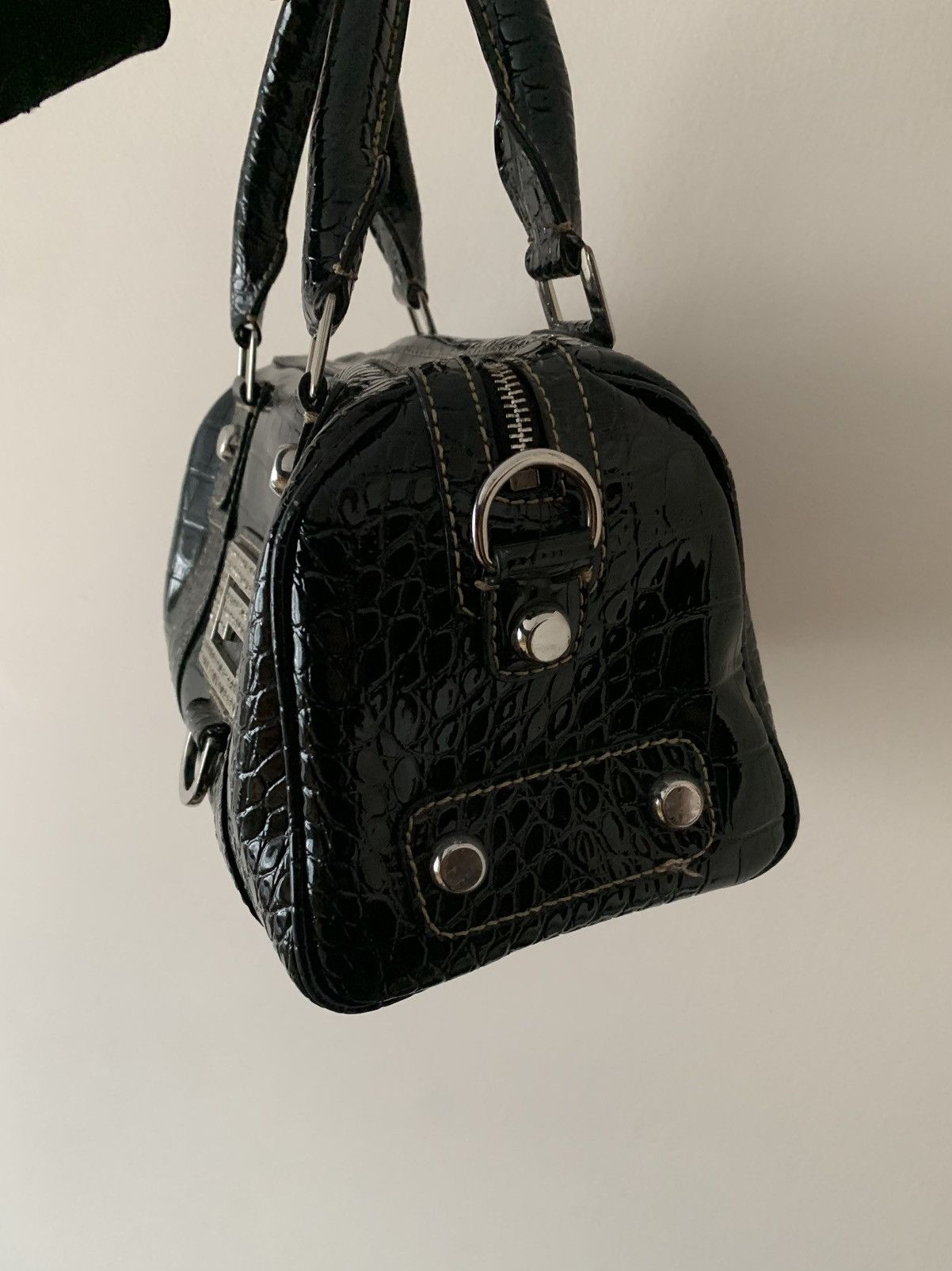 Guess 🔥HYPE VINTAGE GUESS Y2K ULTIMATE GLOSS HANDBAG Size ONE SIZE - 6 Thumbnail