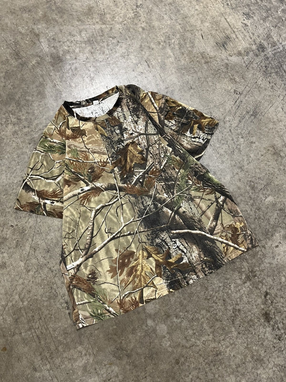 Carhartt × Realtree × Vintage Realtree camo vintage boxy fit tee shirt hype rare skater Size US XL / EU 56 / 4 - 4 Thumbnail