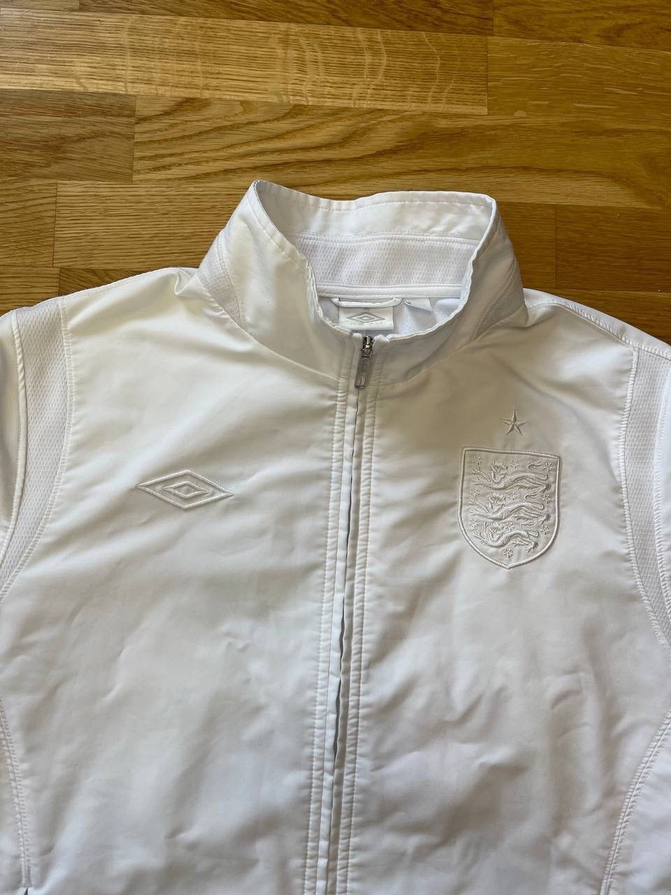 Umbro Umbro England Soccer Track Jacket 2010/12 White Size L Men Size US L / EU 52-54 / 3 - 2 Thumbnail
