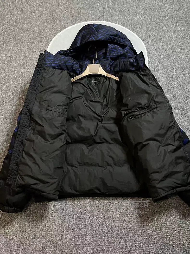 Versace Versace The black basket is full of printed down jackets Size US XXL / EU 58 / 5 - 3 Thumbnail