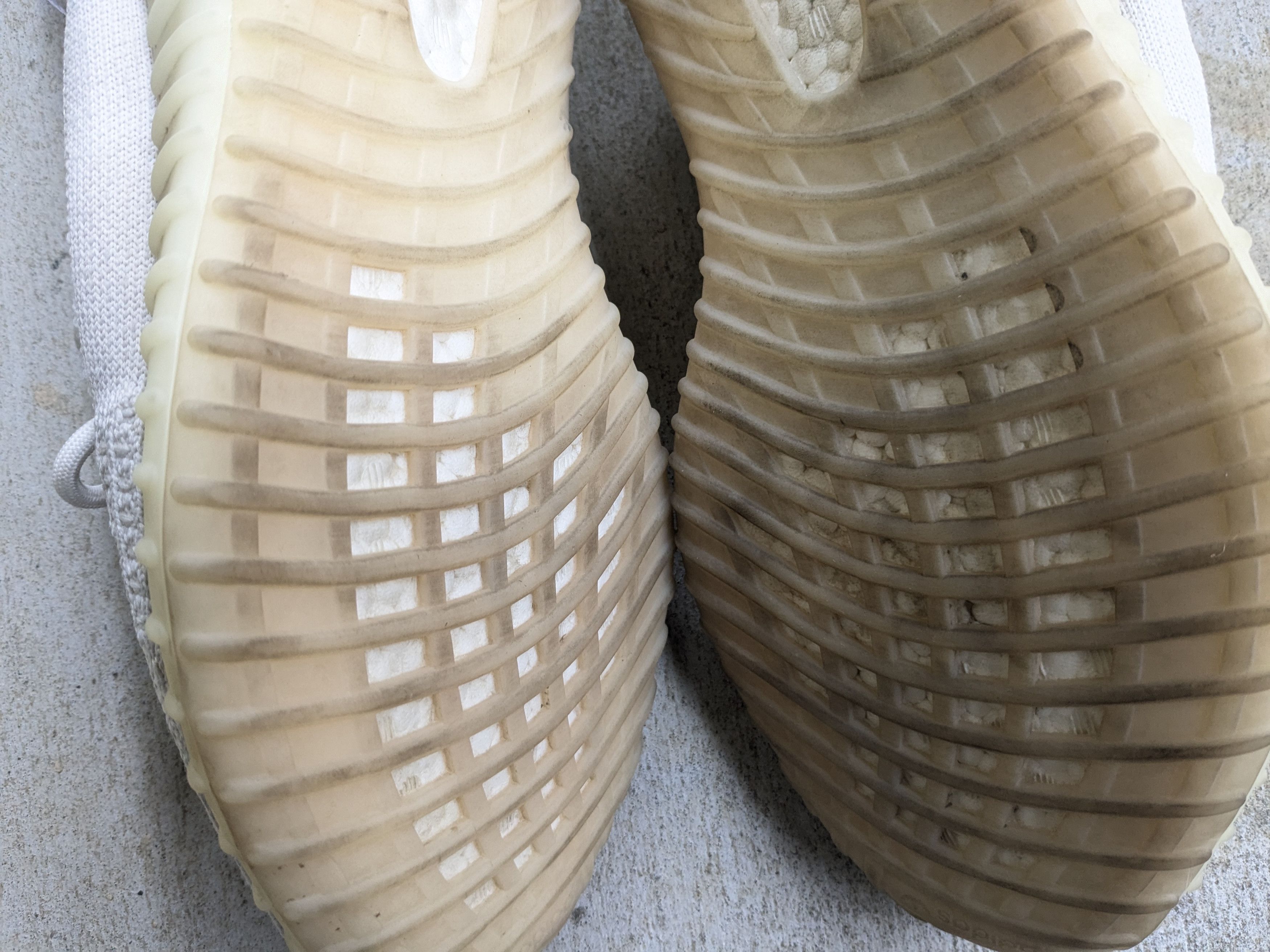 Adidas × Kanye West Adidas Yeezy Boost 350 V2 Bone HQ6316 Kanye West Size US 11.5 / EU 44-45 - 14 Thumbnail